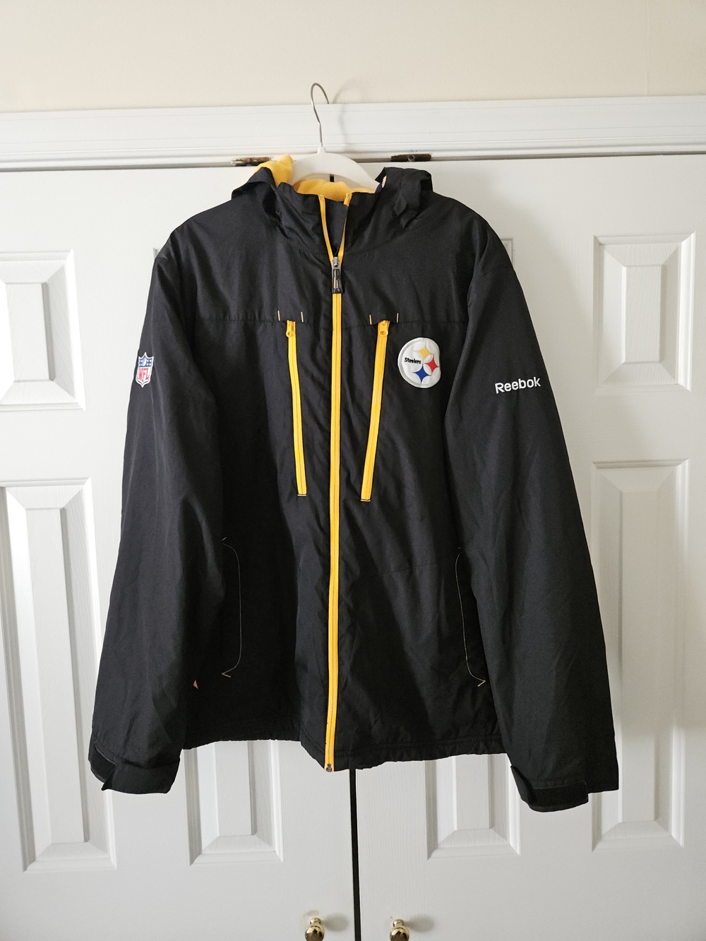 Reebok Pittsburgh Steelers NFL On-Field Black Yellow Hooded Jacket Men's L